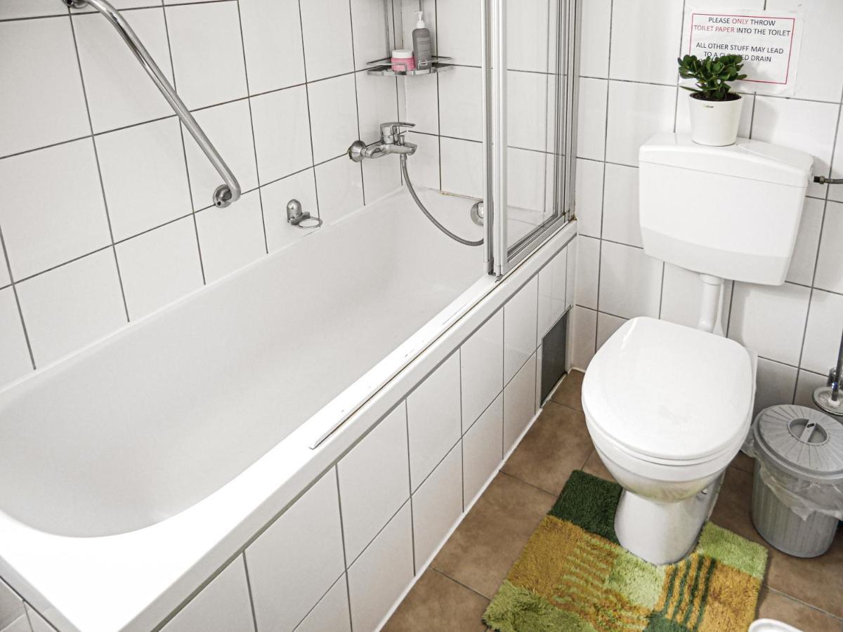 Gemuetliche Privatzimmer Mit Geteiltem Bad, Kueche Und Garten Munique Exterior foto