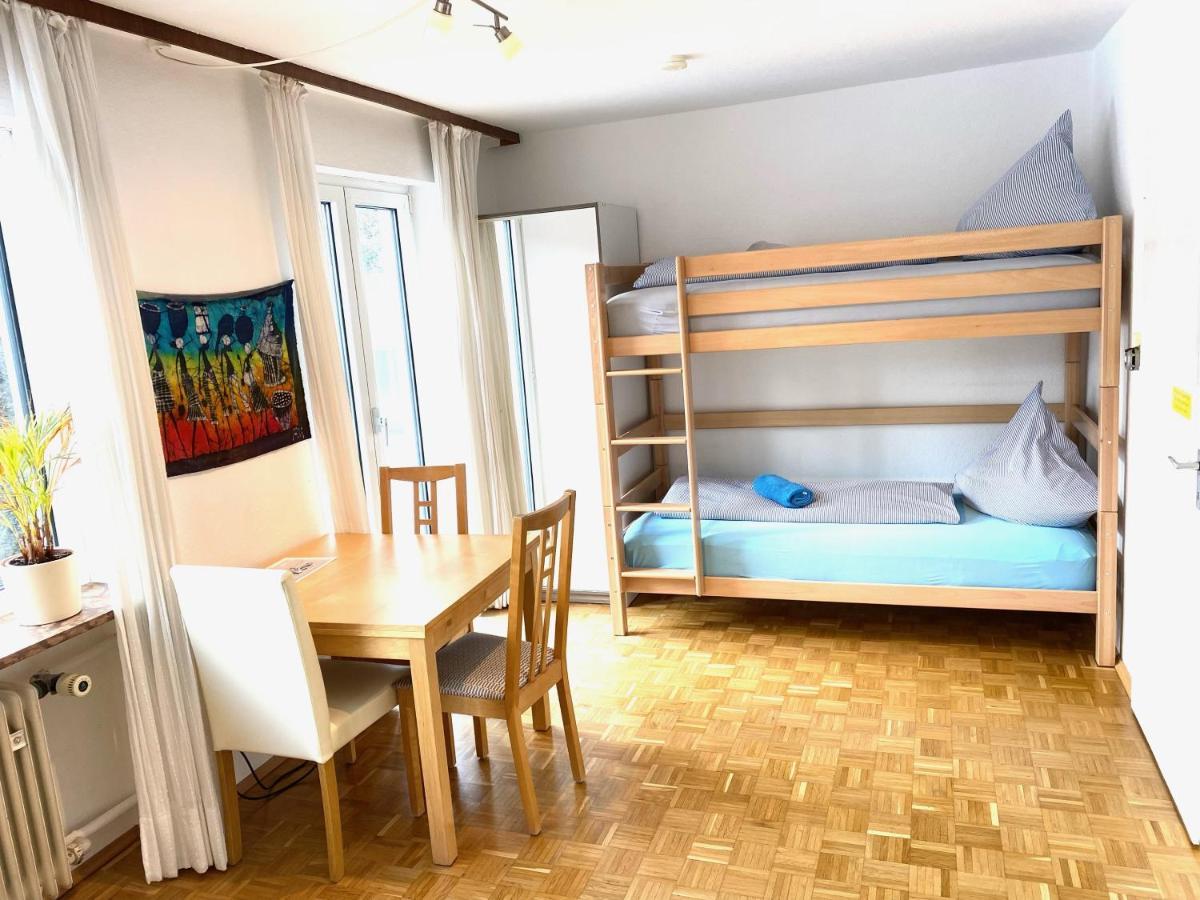Gemuetliche Privatzimmer Mit Geteiltem Bad, Kueche Und Garten Munique Exterior foto